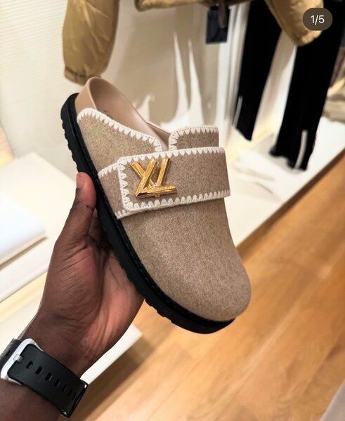 Mules Louis Vuitton en daim beige