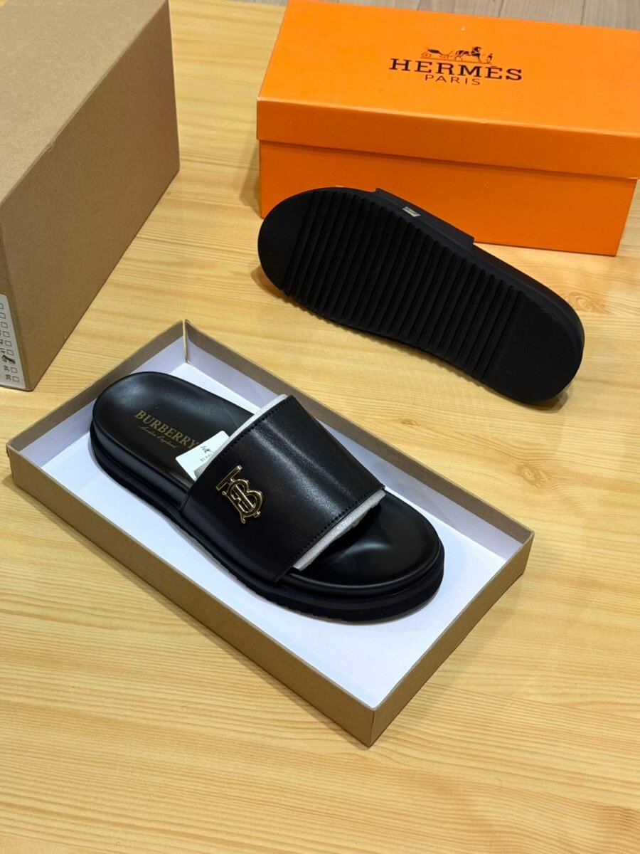 Claquettes en cuir élégantes