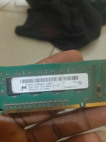 Mémoire RAM 2GB DDR3 PC3-10600U