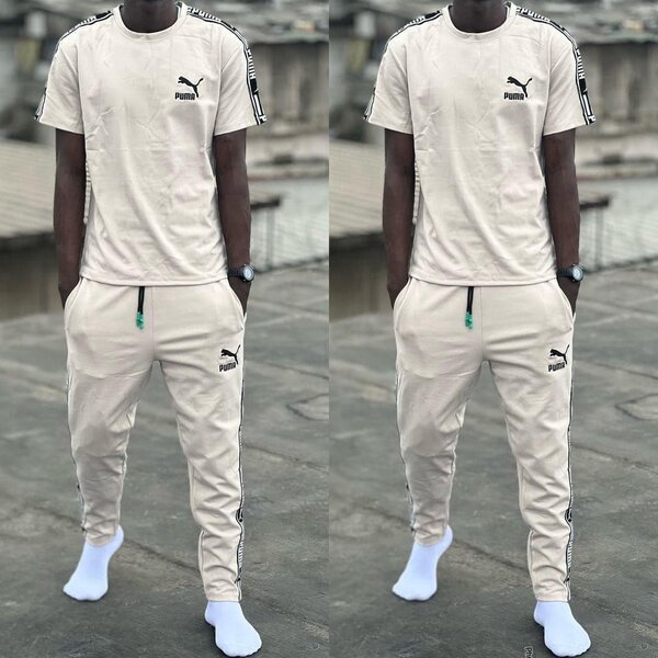 Un ensemble de vêtements pour hommes beaux et stylés (haut, bas)