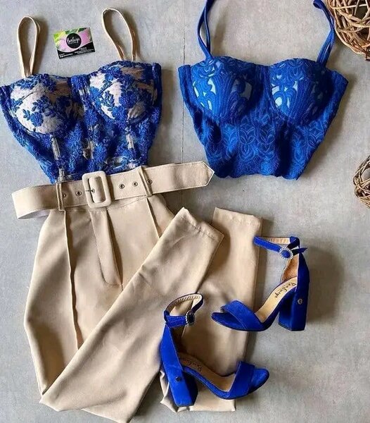 Ensemble élégant bleu et beige