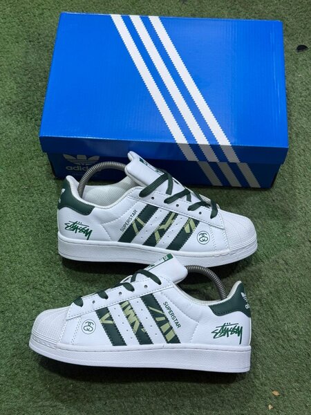 Chaussures Adidas Stussy