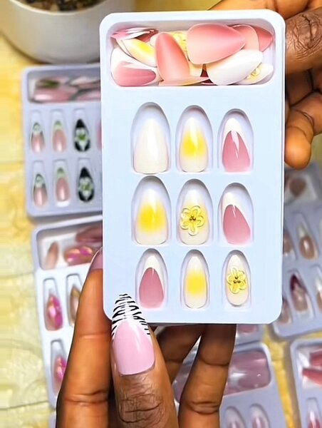 Ongles Prêts-à-Porter Élégants