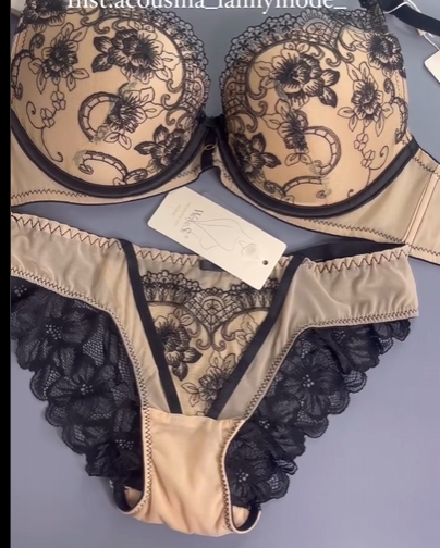 Красивый кружевной комплект