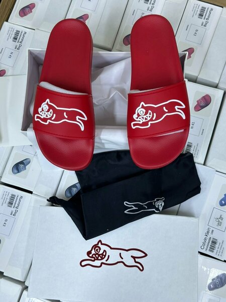 Claquettes originales