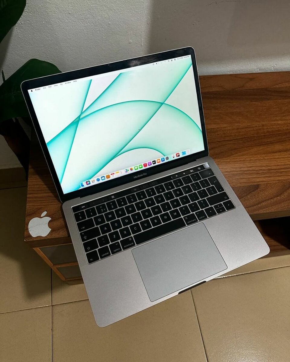 Apple MacBook Pro 2016 Core i7 16GB- 256 SSD