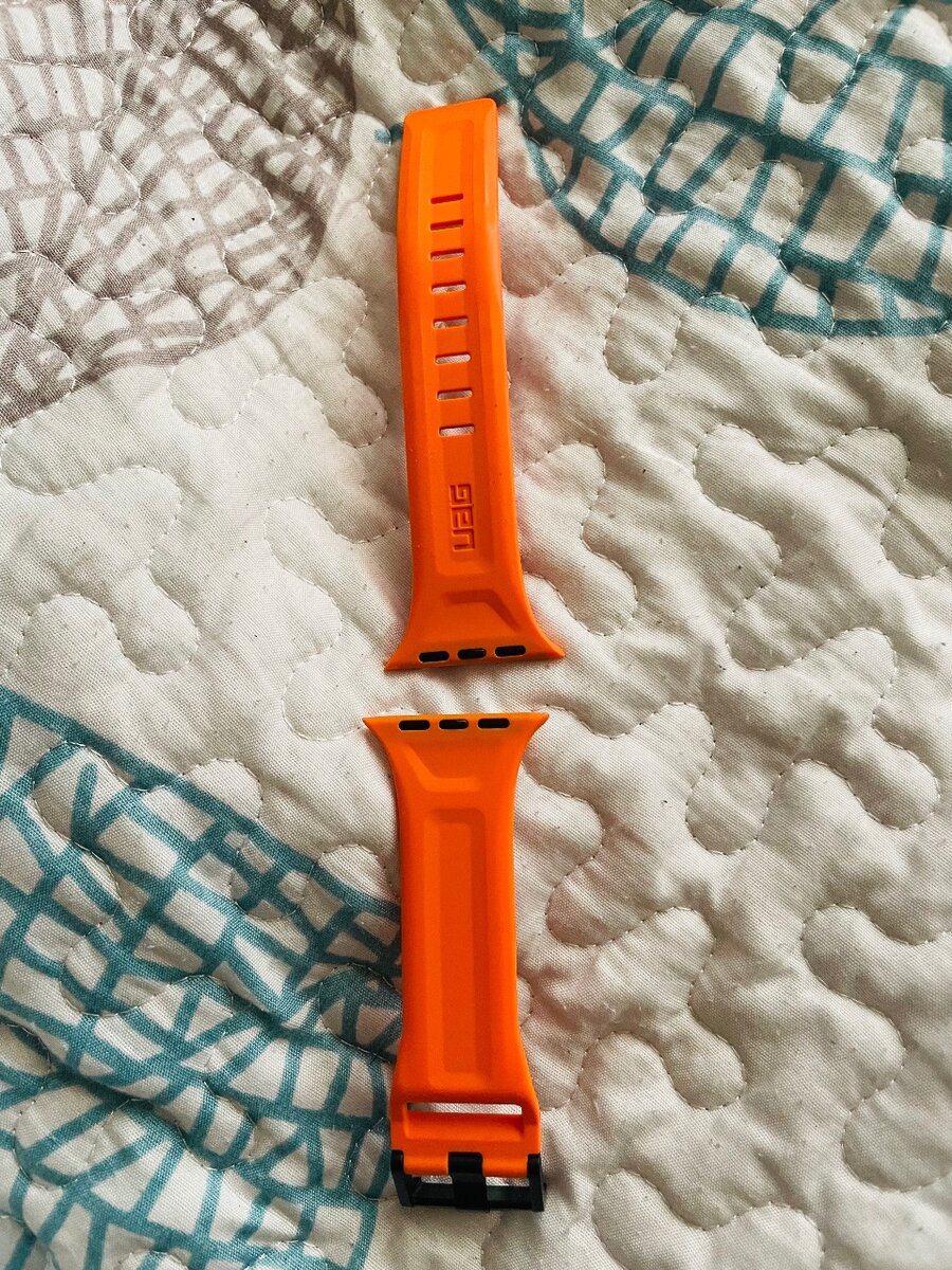 Uk pre owned Apple Watch straps for 41/43/45mm At k150 each