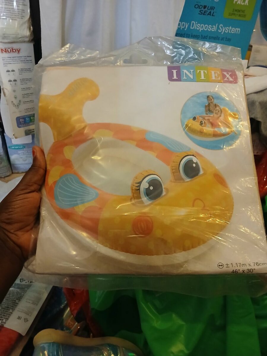 INTEX GOLD FISH FLOATER