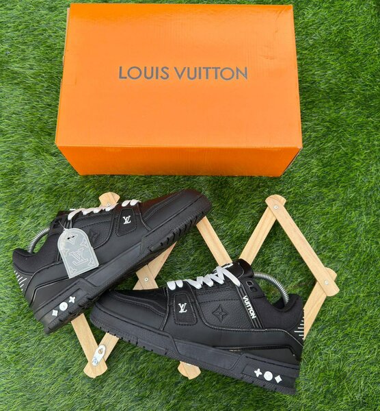 Chaussures Louis Vuitton Noires