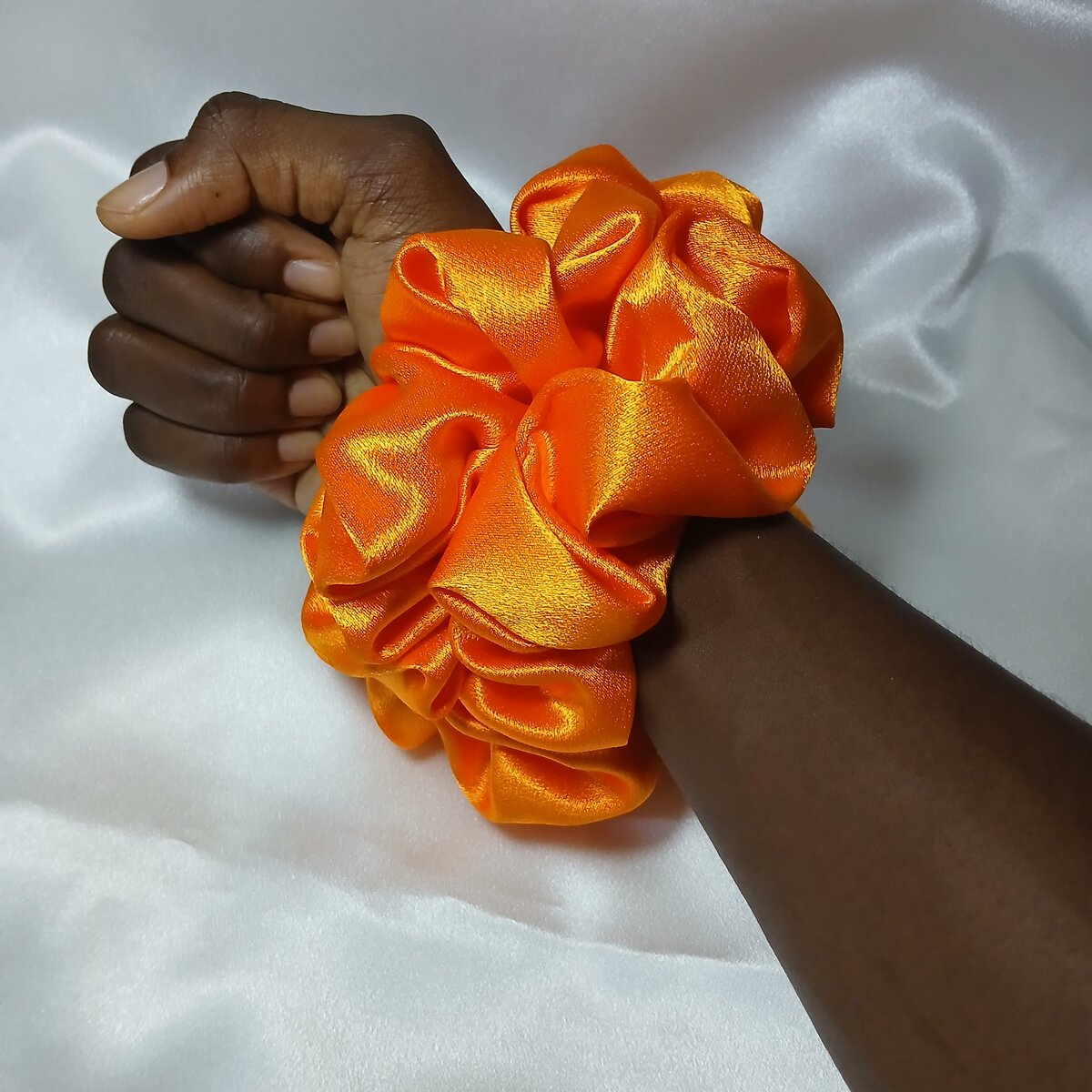 Chouchou satin orange vif (XL)