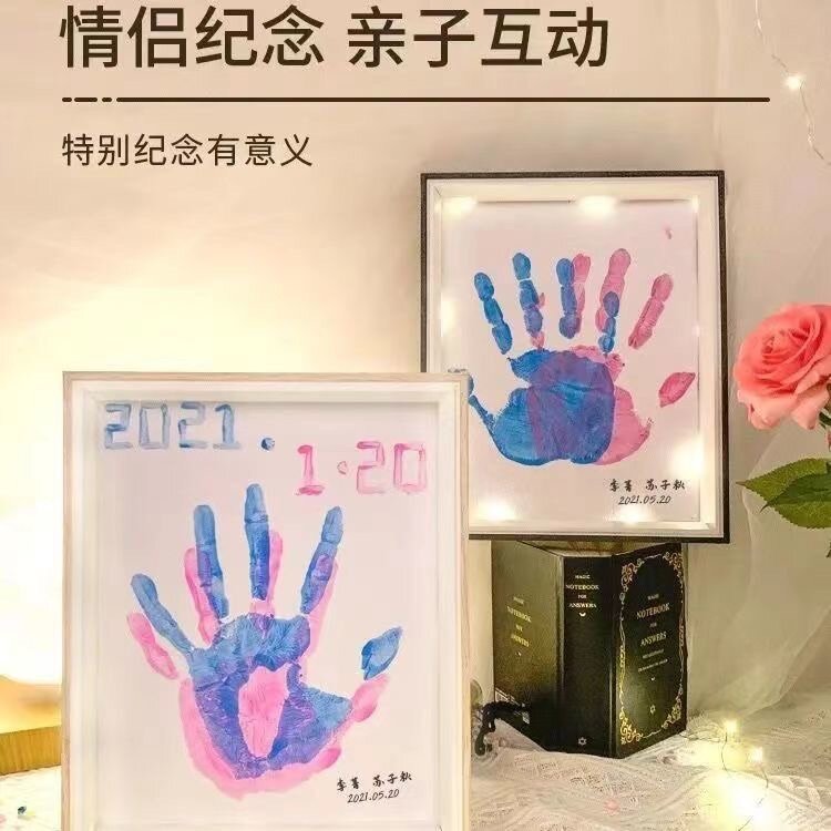 Отпечатки влюбленных рук