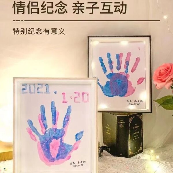 Отпечатки влюбленных рук