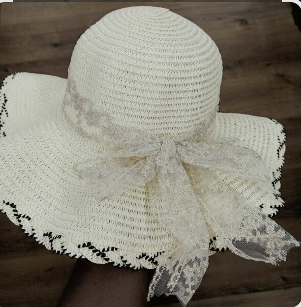 Chapeau de paille élégant