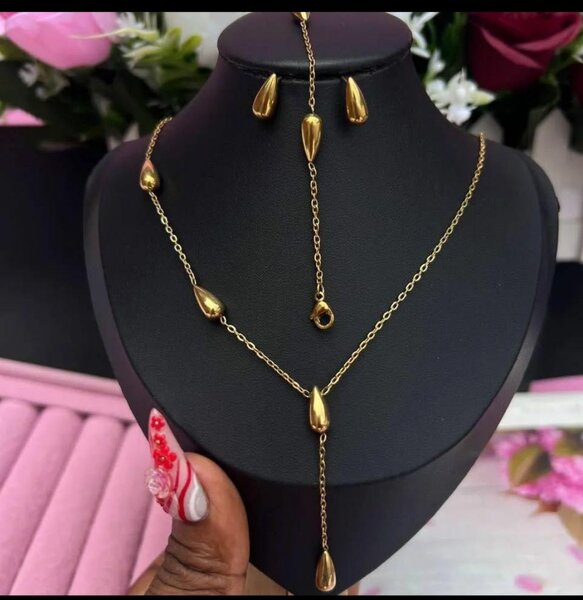 Parure élégante dorée