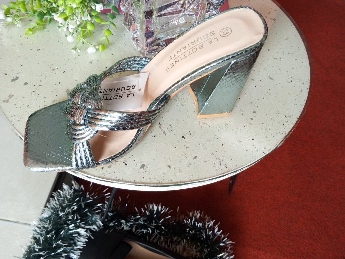 Sandales argentées à talons