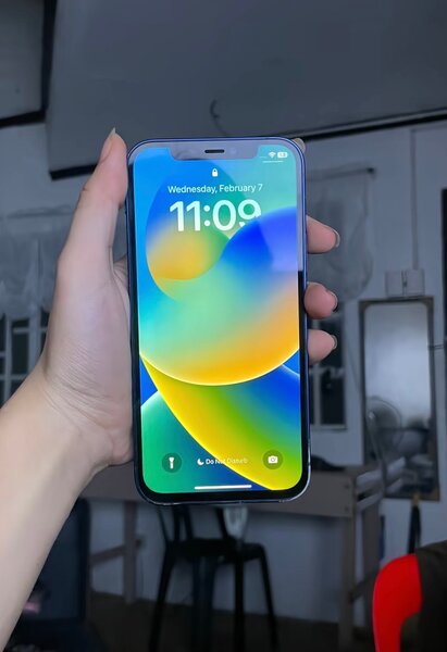 iPhone 12 Bleu - Design Épuré