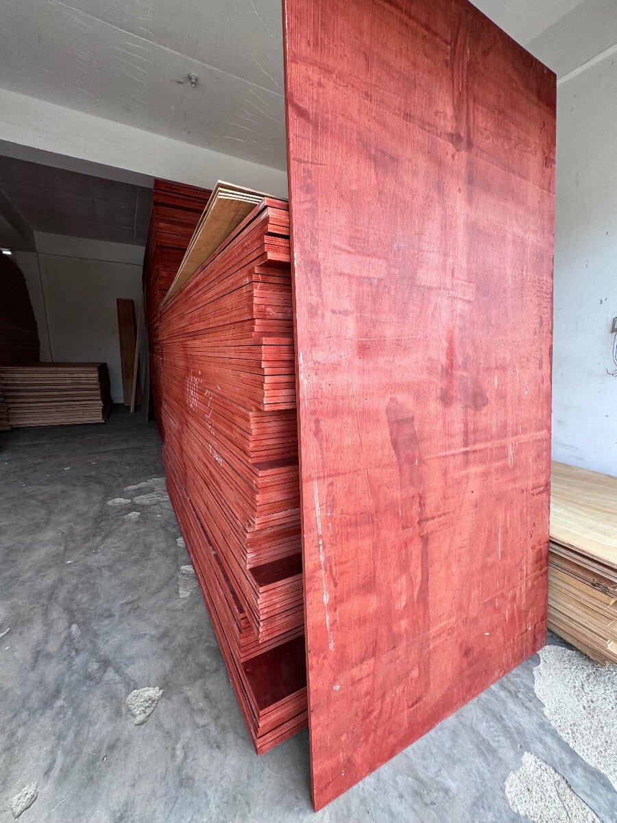 RED MARINE PLYWOOD