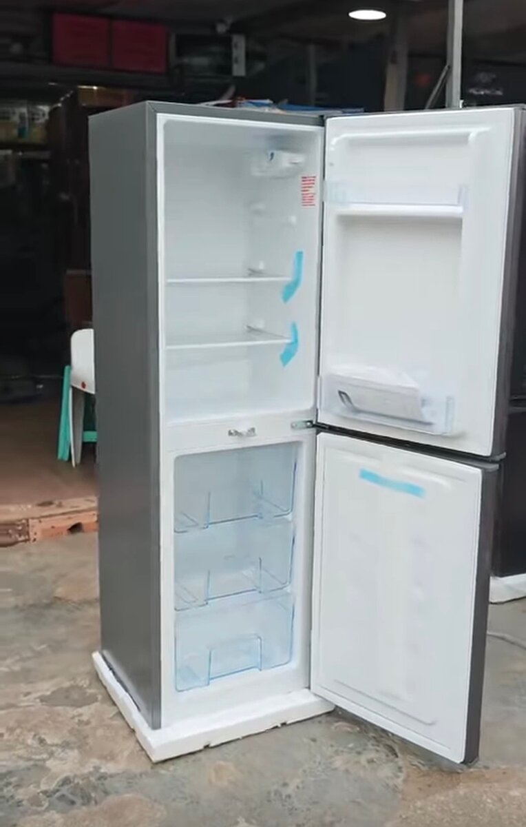 Réfrigérateur moderne 220L