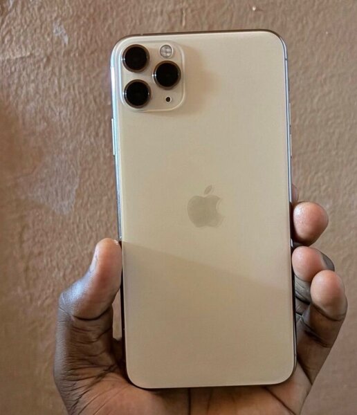 iPhone 11 Pro casi-neuf