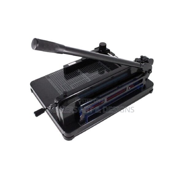 Heavy duty paper cutter