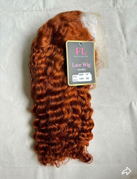 Perruque en dentelle bouclée