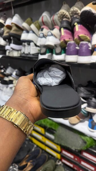 Chaussures mules en cuir noir pour hommes