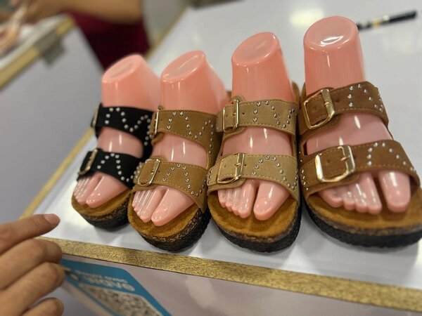 Sandales élégantes avec boucles