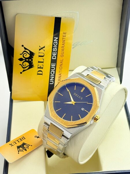 Montre élégante Delux dorée