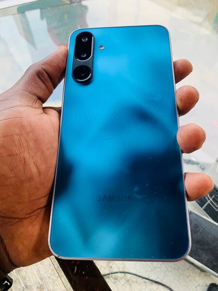 SAMSUNG F16 5G  128GIGA 4GO