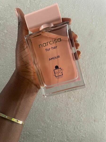Parfum Narcisa Pour Elle Amour