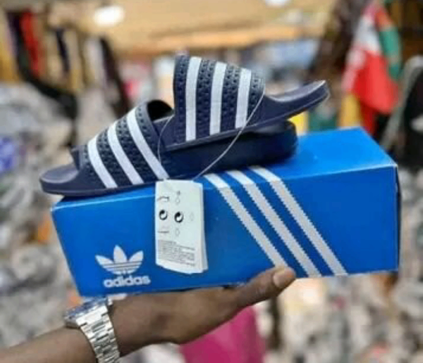 Claquettes Adidas Classiques