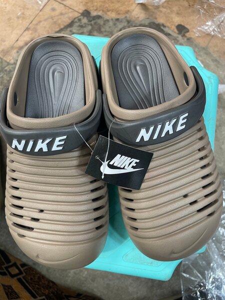 Sandales Nike Marron pour Homme