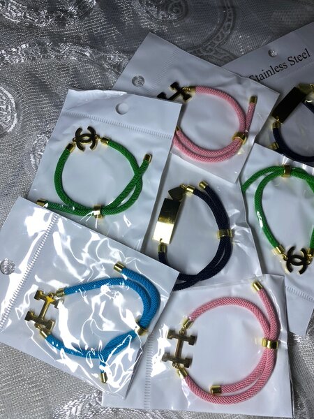 Bracelets en corde colorée