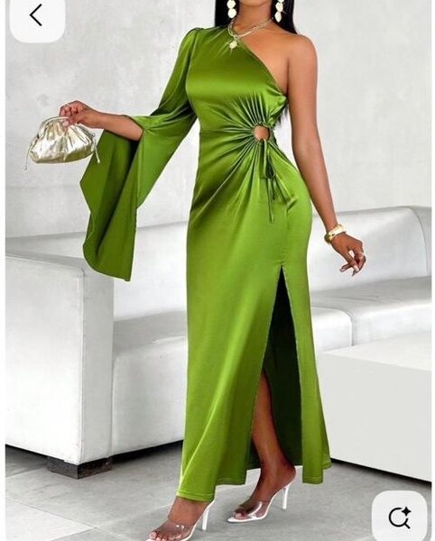 Robe longue satinée verte