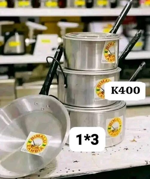 Set of 3 pots and pan