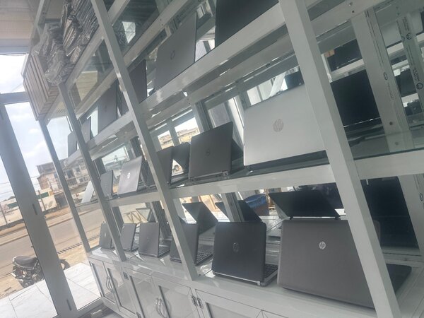 Ordinateurs portables neufs et accessoires