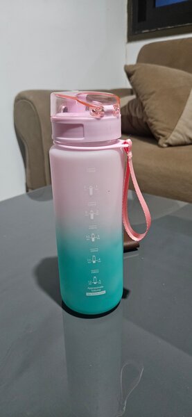 Bouteille d'eau dégradée élégante