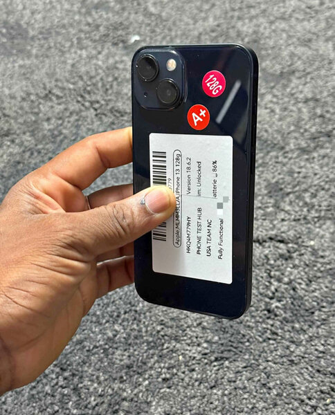 iPhone 13 simple noir