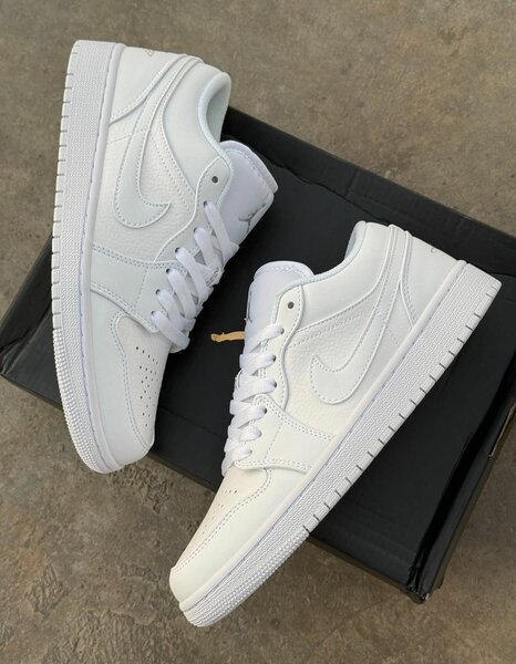 Baskets blanches & noires Nike