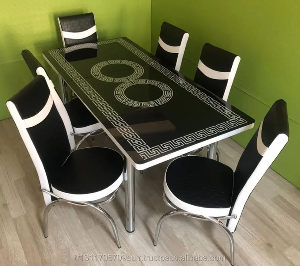 Ensemble table et chaises en simili cuir