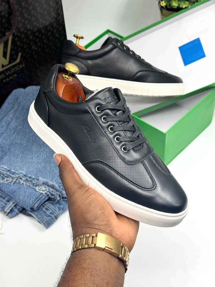 CLARKS BLACK AND WHITE