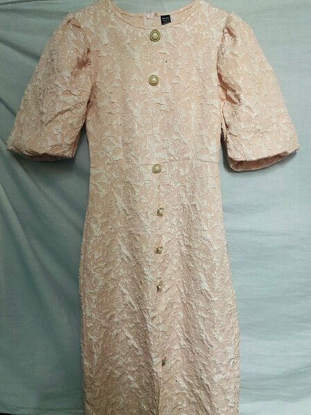 Robe mi-longue en dentelle rose