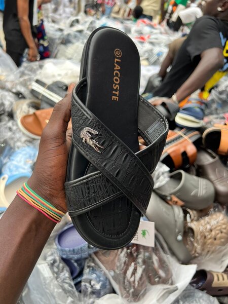 Sandales Lacoste élégantes