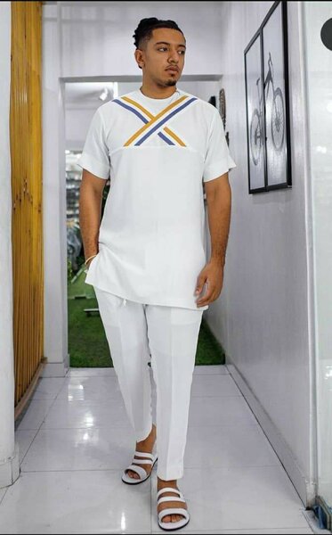 Ensemble homme blanc avec t-shirt et pantalon