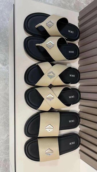 Sandale de luxe (original dans carton)