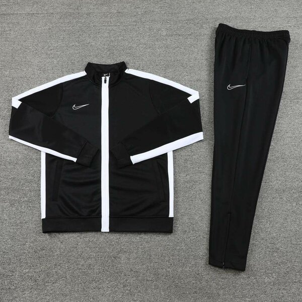 NIKE TRACKSUIT