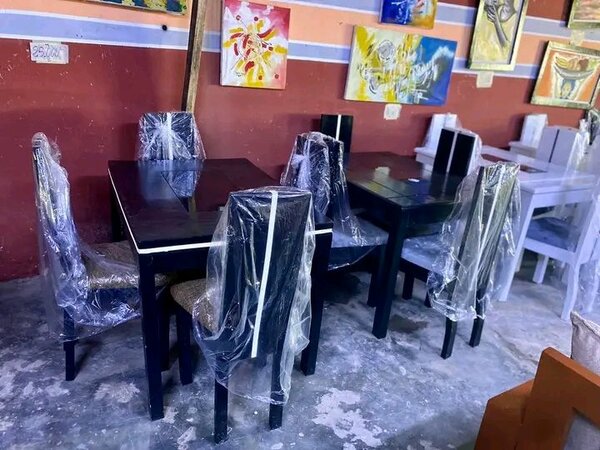 Ensemble table et chaises salle à manger