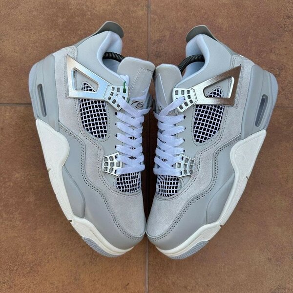 Air Jordan 4 Frozen Moments