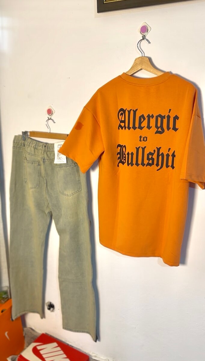 T-shirt orange «Allergic to Bullshit»