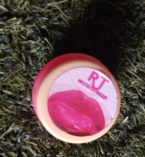 Pink lip cream for soft and moixturize lips